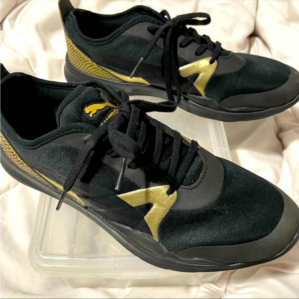 Puma sneakers in excellent condition